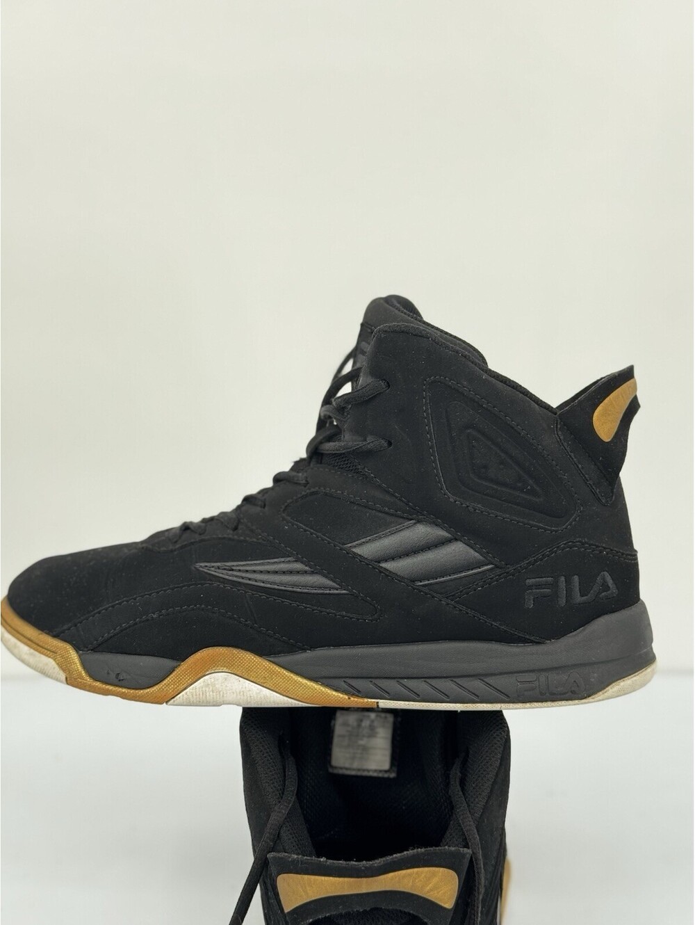 FILA Men’s High Top Sneakers Black Gum Sole Size 10.5 Clean EUC New Laces